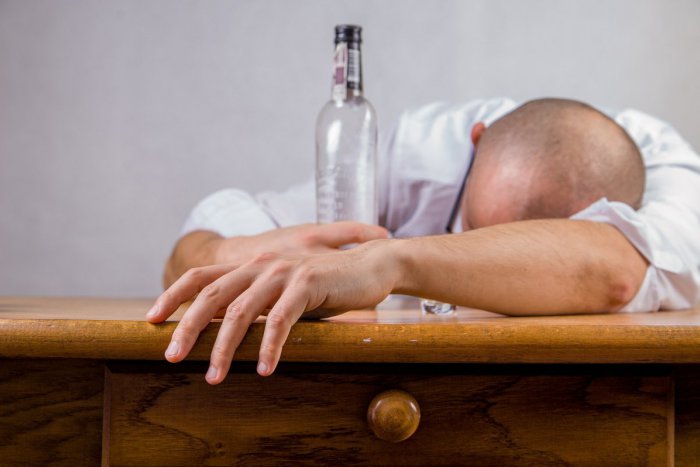 Ilustračný obrázok k článku Alkohol za volantom v Kladzanoch a Svinii. Policajti namerali až 2,5 promile